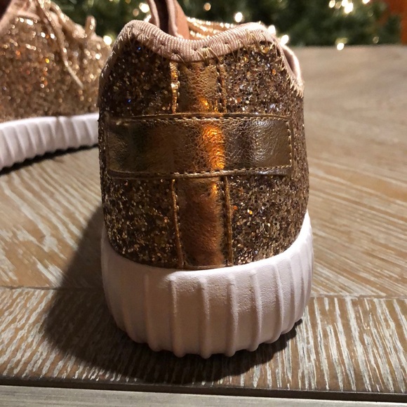 Rose gold bling tennis shoes  Size 10 - Picture 2 of 4